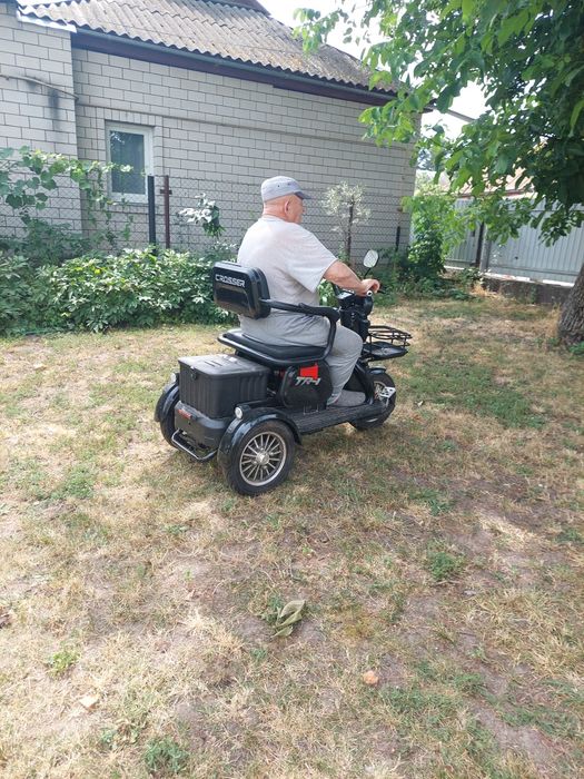 Продам електроскутер трьомісний