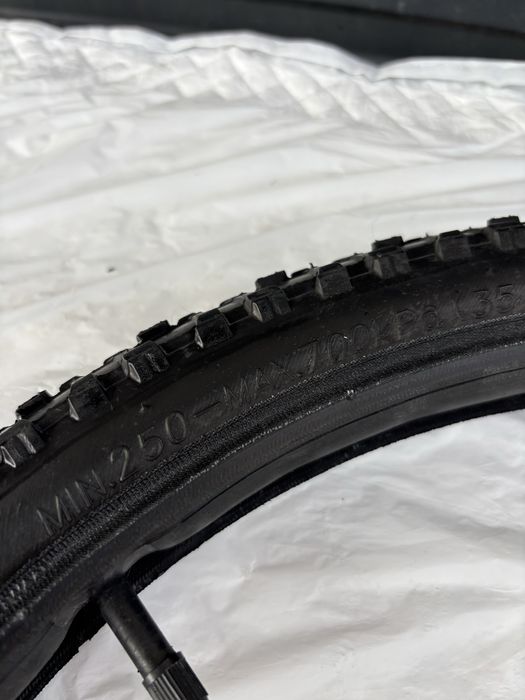 Demontaz opona +dentka do roweru marki Roller 20x2.125