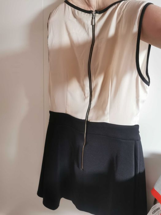 M Sukienka okazjonalna złota klamra wesele rozkloszowana czarna