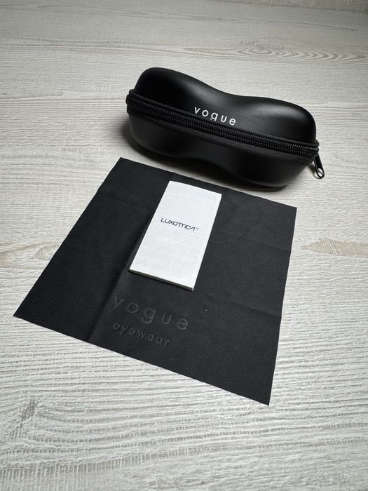 Сонцезахисні окуляри VOGUE
