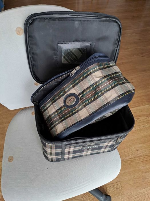 Botões e material de costura