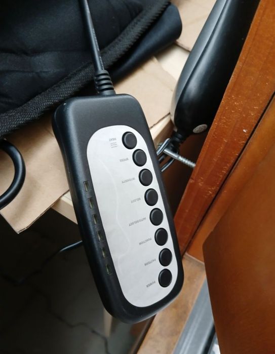 Elektryczna mata masująca zakładana na fotel