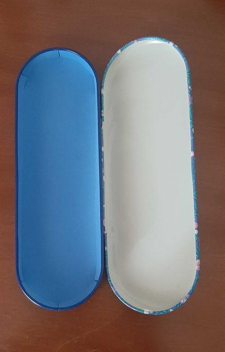 Estojo de lata dos anos 80