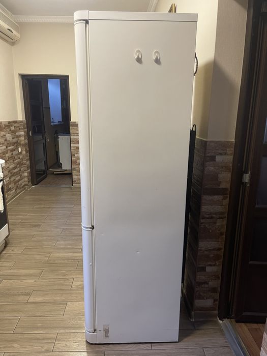 Холодильник INDESIT C138G, б/у в хорошем рабочем состоянии