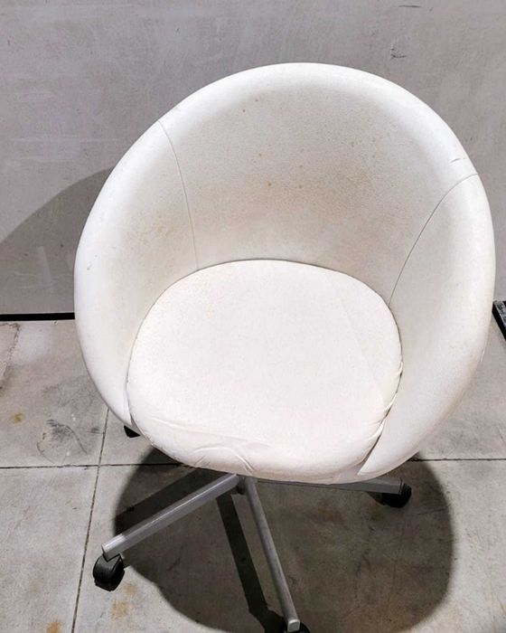 Cadeira de Escritorio com rodas > Branca > Ikea