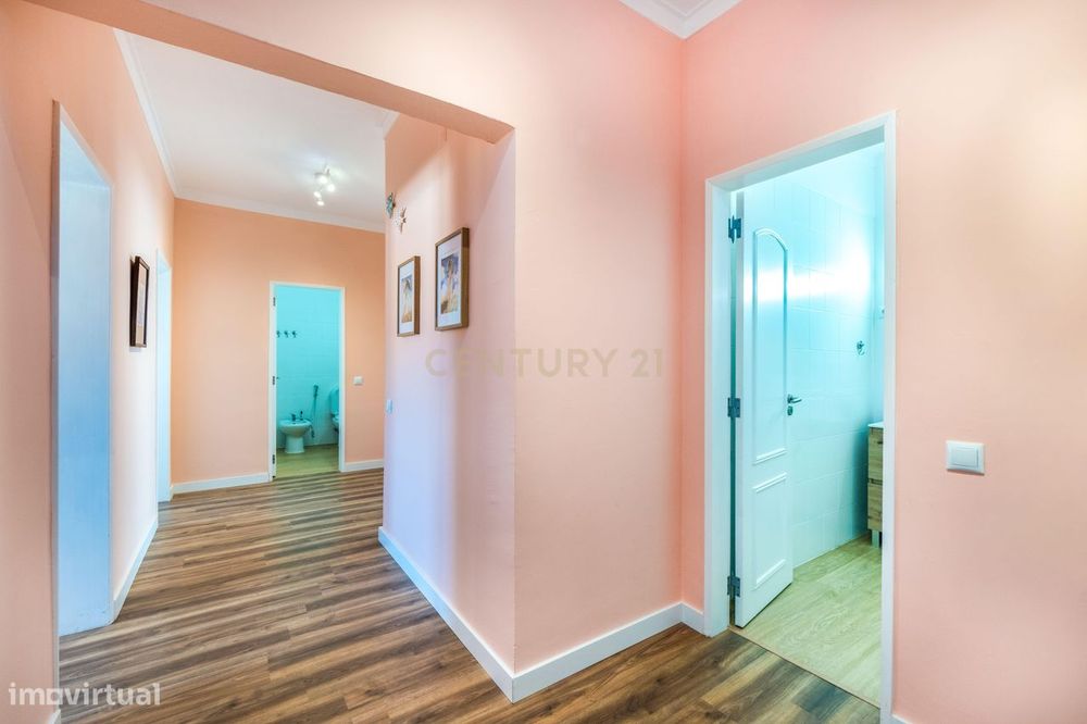 Excelente Apartamento T4, com 127m², no centro do Cartaxo