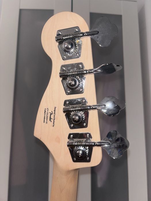 Gitara basowa squier