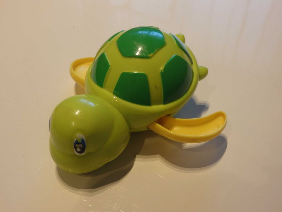 Nakręcany pływający żółw zabawka