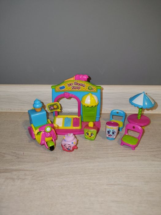 Moji Pops Ice Cream Shop w stanie bardzo bardzo dużo figurek