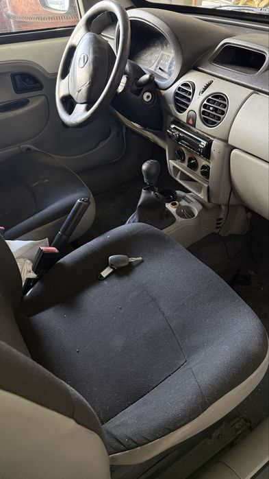 Carrinha Nissan Kubistar com insp