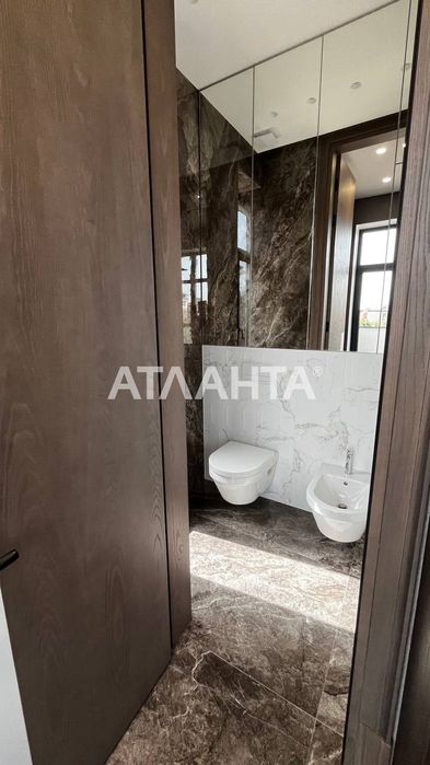В продаже добротный дом в Совиньоне 4 спальни, бассейн