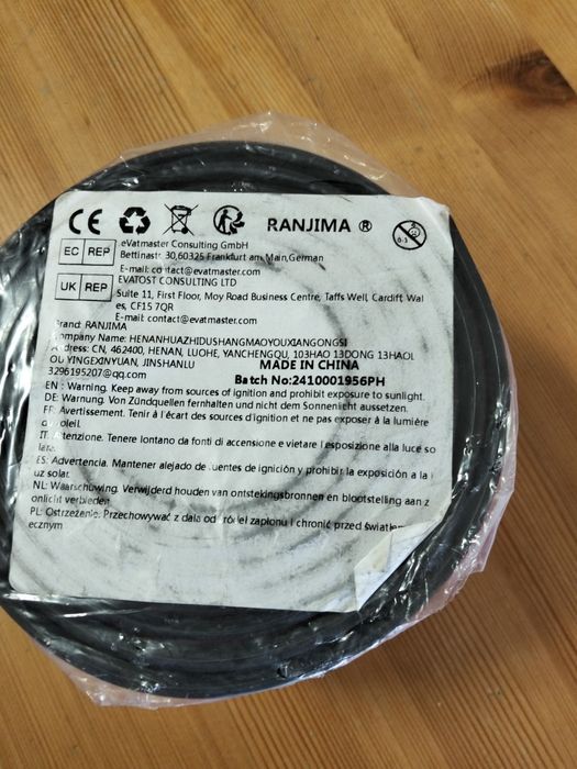 Vende-se Perfil de Borda de Escada Autocolante (Preto) – Novo e Embalado