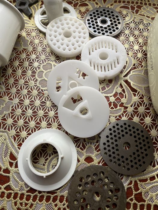 Продам электромясорубку Zelmer Diana 1400 W 886.5