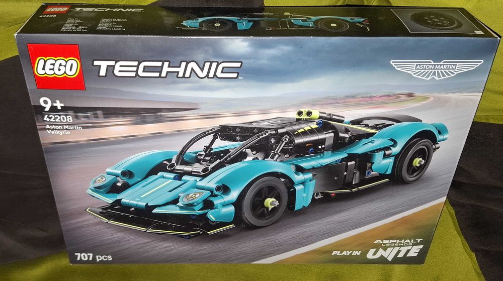 Nowe klocki LEGO Technic 42208 - Aston Martin Valkyrie