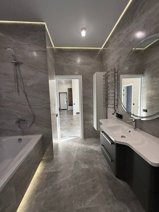 Будинок з новим ремонтом  Ворзель