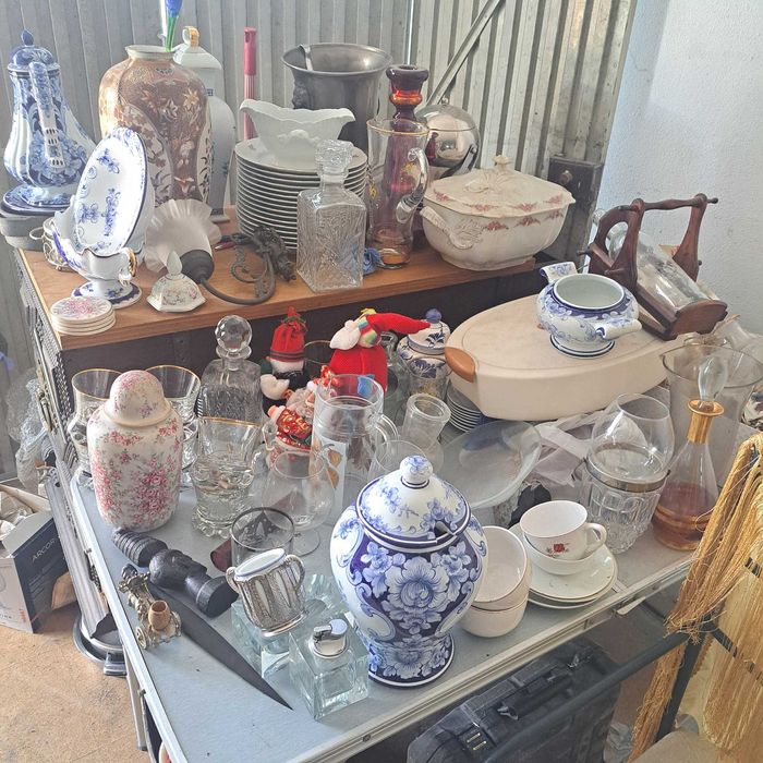 Recheio de loiças Vista Alegre, SPAL, Cristais, Vidro Murano, etc.