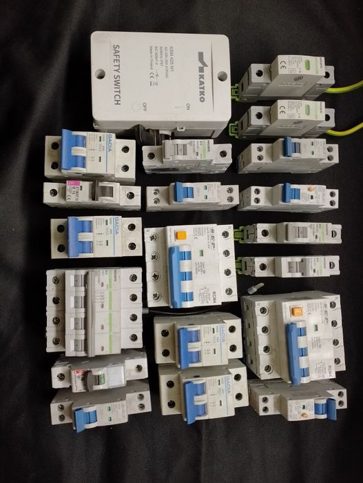 Bezpieczniki,przepięciówki,elektryka,budowa,remont,prąd,esy,Hager,sep