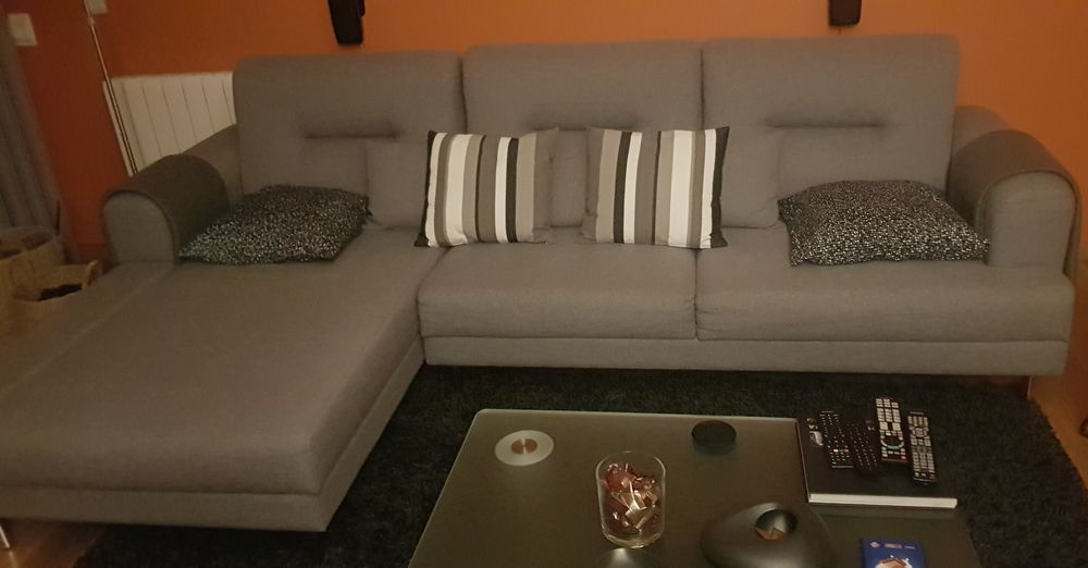 Sofá com chaise cinzento