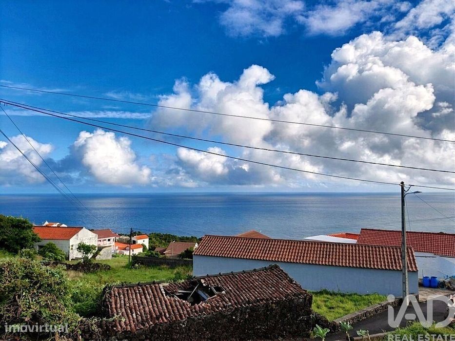 Moradia isolada T1 em São João de 63 m2