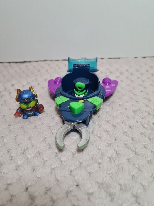 Ultra Rare Enigma i Kid Fury + pojazd Enigmy Superthings