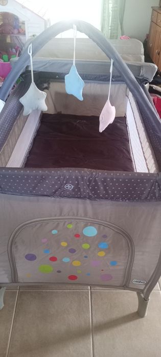 Cama de viagem  cinza
