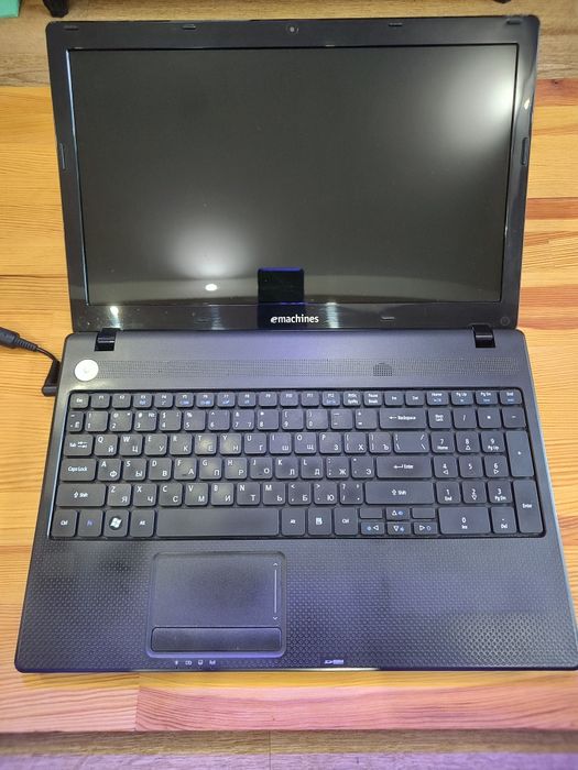 Продам ноутбук Acer Emachines E732Z