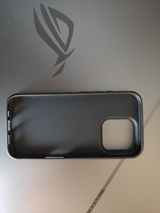 Продам чохли на iphone 16 pro