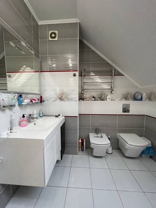 Оренда приватного будинку з зеленою зоною, терасою і гаражем.ЦЕНТР