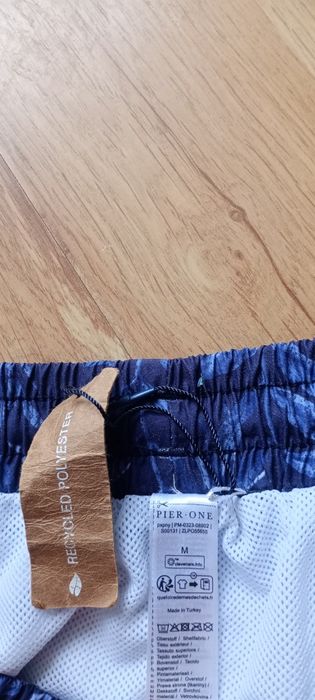 Krótkie spodenki męskie - z siateczką - nowe - M