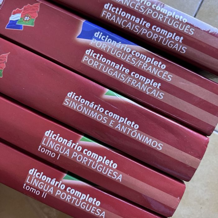 Vendo coleção de Dicionarios completos