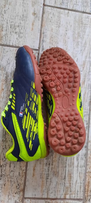 Сороконожки футбольне взуття 38р на стопу 23.5-24см