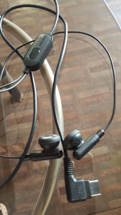 Ładowarka + słuchawki
