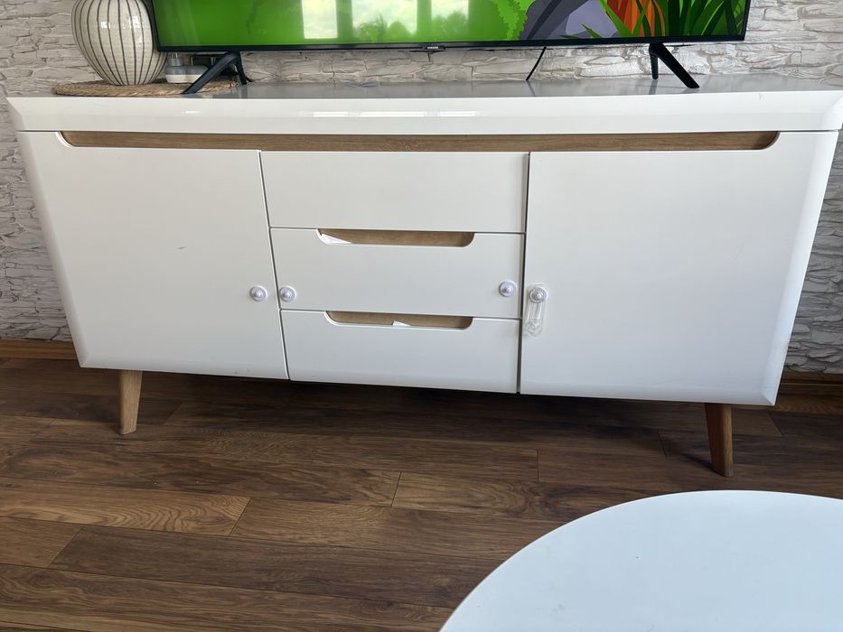 Komoda biala na polysku