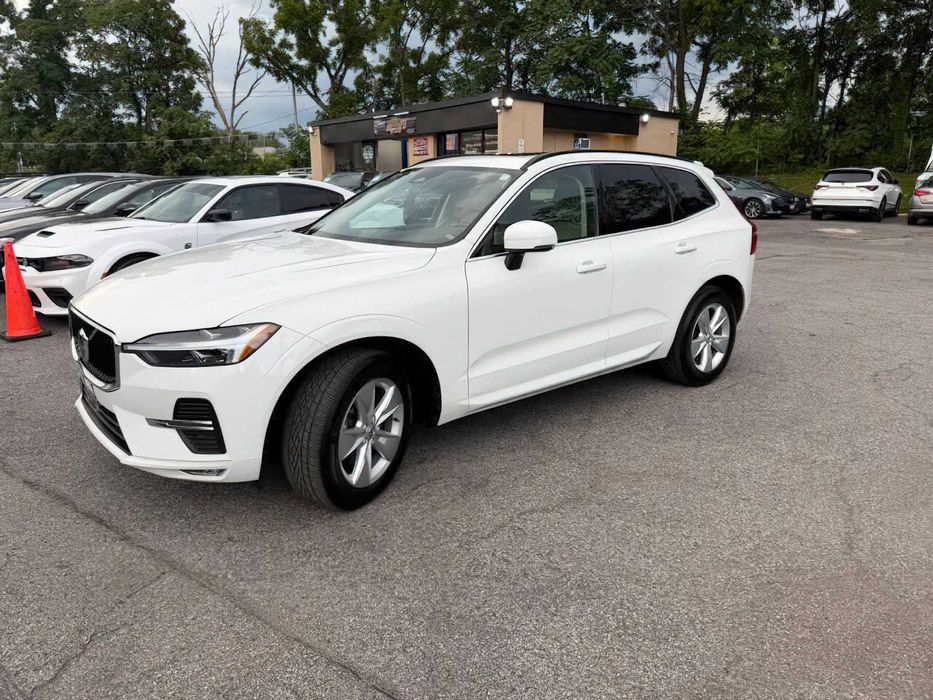 Volvo XC60 B5 Momentum      2022