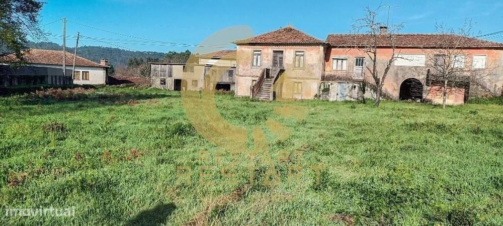 Moradia Isolada para Reabilitação | Terreno de 1750 m2