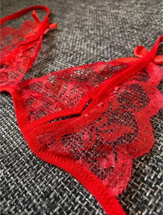 Комплект сексуальної мереживної  білизни з розрізами 
.
Без паралону