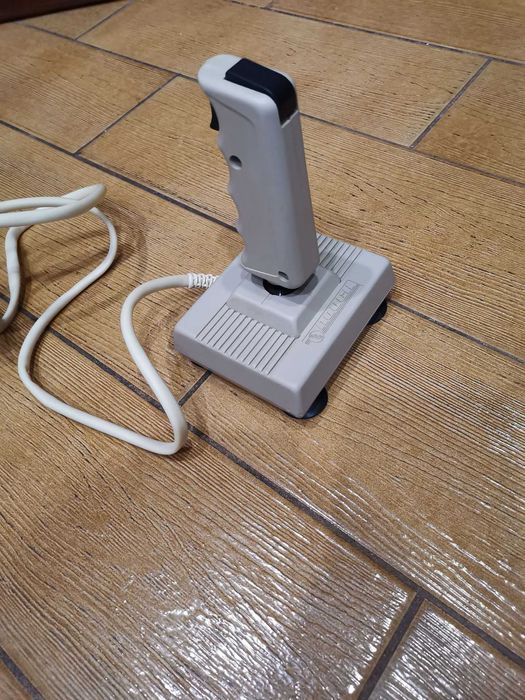 Джойстик компьютера Поиск