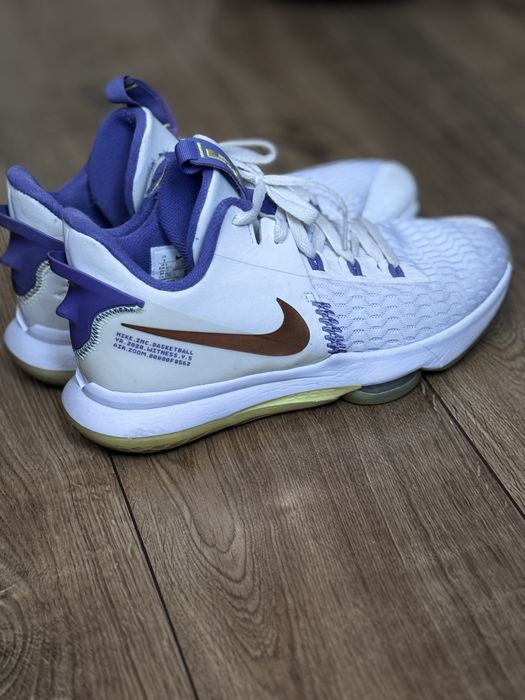Баскетбольні кросівкі nike