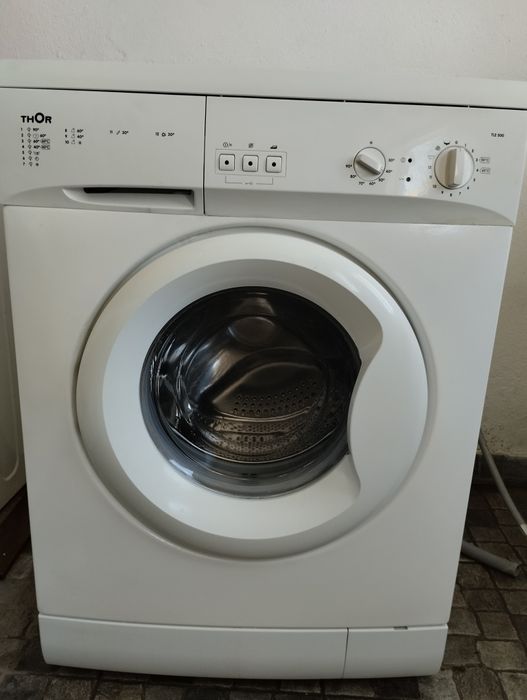 Máquina de lavar roupa a funcionar