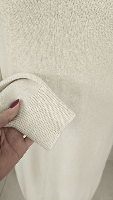 Sukienka dzianinowa golf ecru L XL