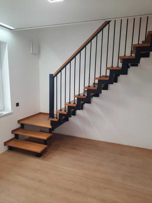 сходи, металевий каркас, сходи під ключ, дерев’яні сходинки