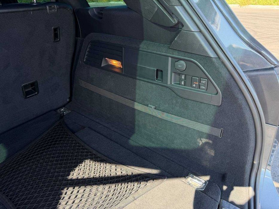 Продам Volkswagen Touareg 2015 року. V6 3.0 TDI, 193 кВт / 262 к.с.,  автомат, повний привід та пневмопідвіска.