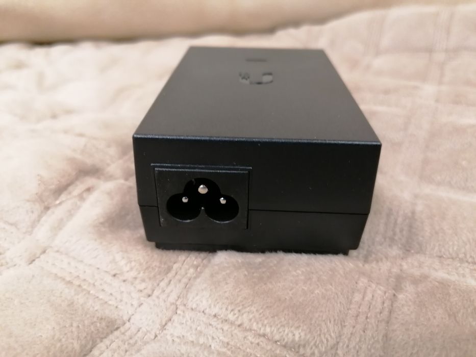 Адаптер Power over Ethernet (PoE) виробництва Ubiquiti Networks.