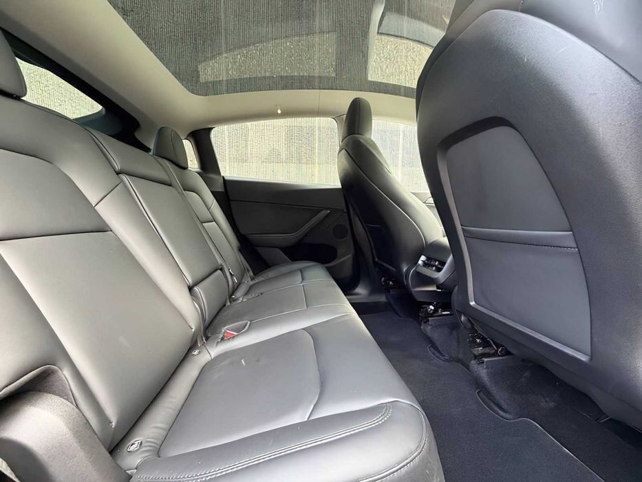 Tesla Model Y      2023