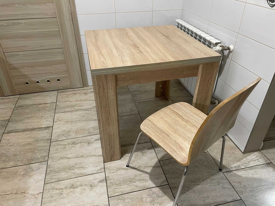 Stół kuchenny 80x80 rozkładany + 3 krzesła