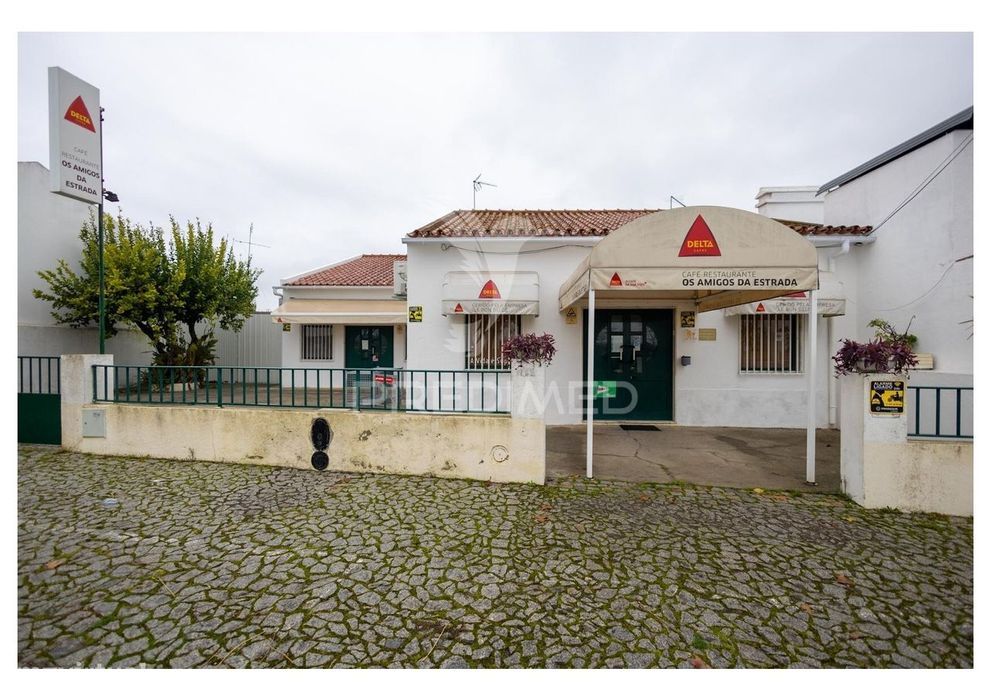 Oportunidade de Investimento! Espaço Comercial à Venda no Vimeiro