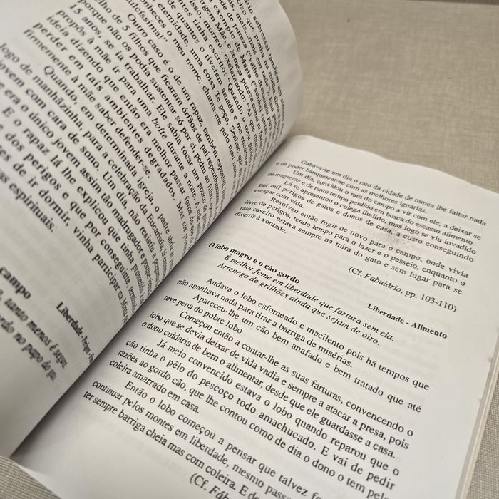 Livro  " Contos - Fábulas - Parábolas"