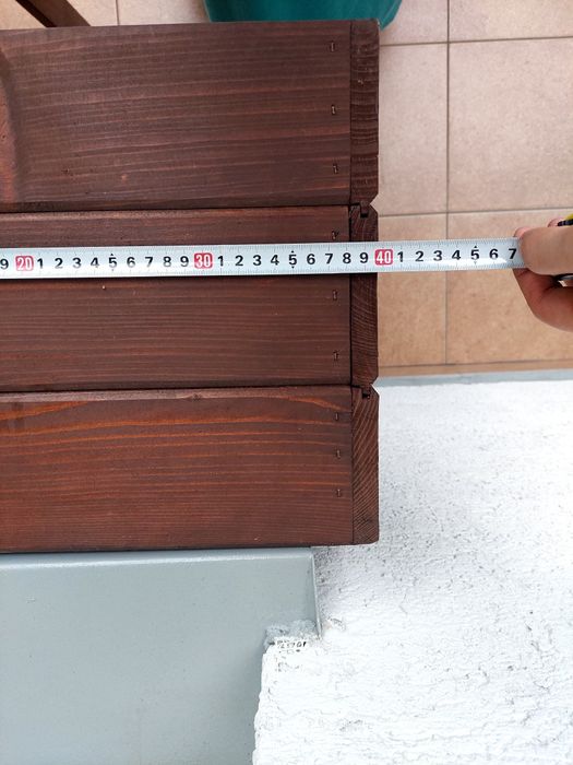 Drewniana donica na balkon, do ogrodu