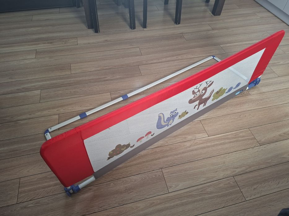 Barierka ochronna zabezpieczającą do łóżka bebeduE