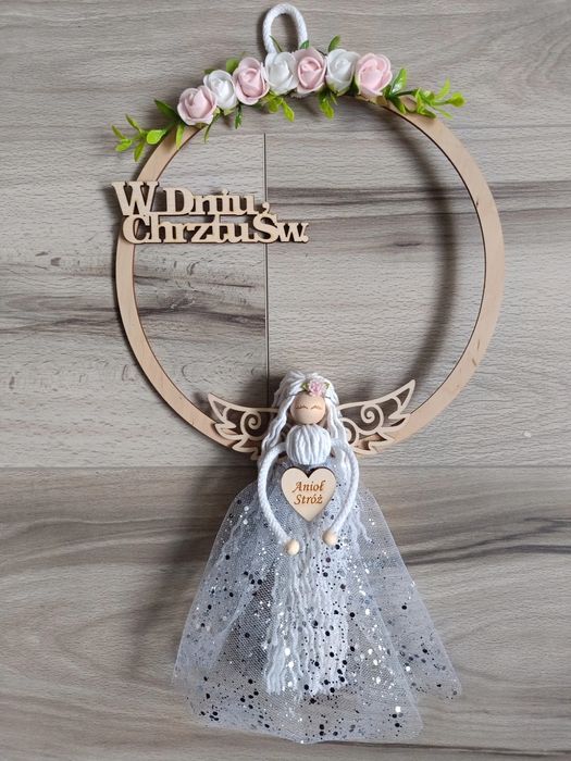 Aniołek z makramy wiszący komunia święta chrzest